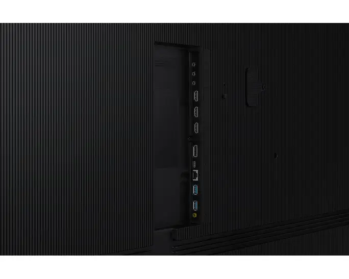 Samsung QPDX-5K 105 Inch ultra-wide meeting room setup